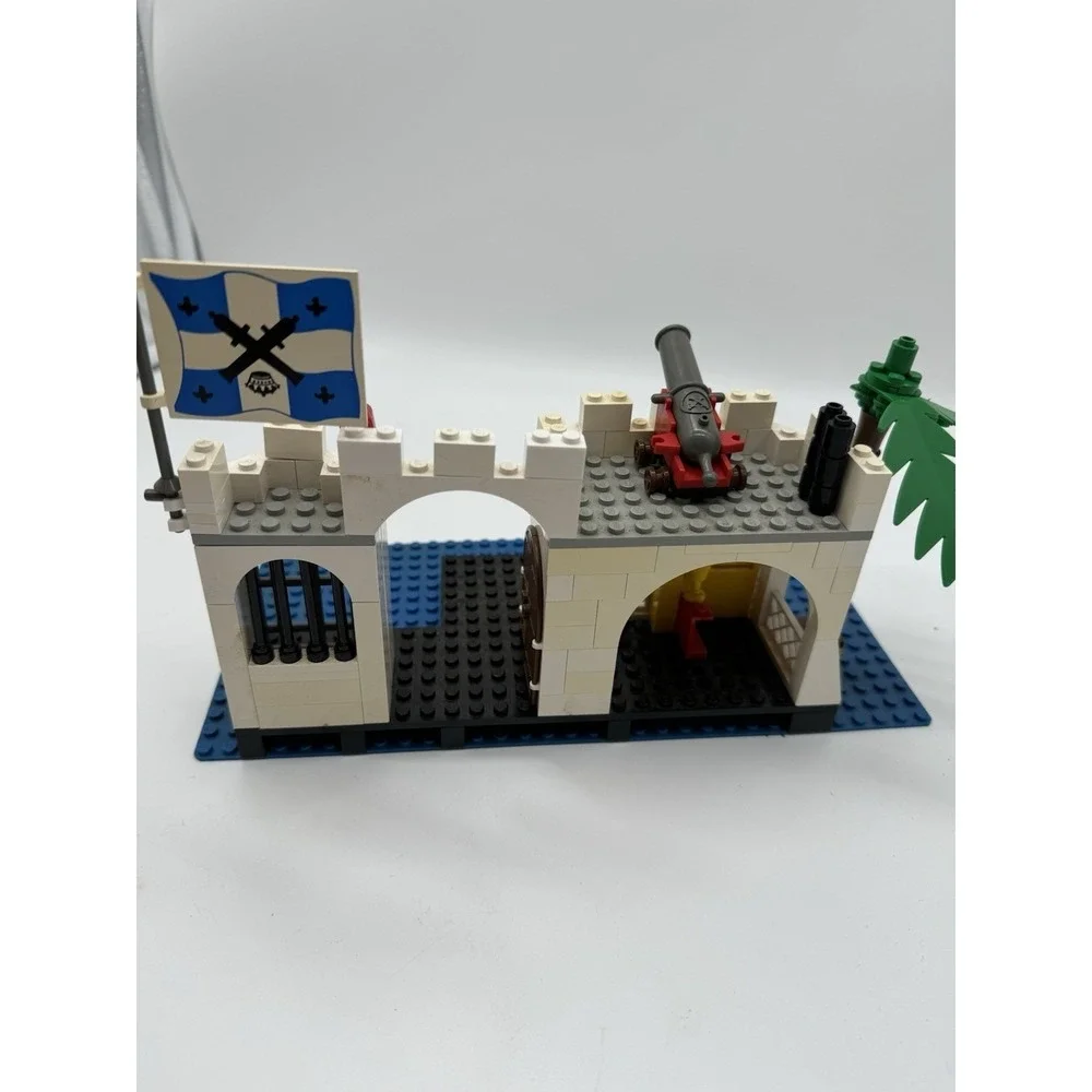 LEGO Pirates Lagoon Lock-Up 6267 Vintage 1991 Set Incomplete Minifigures Boat